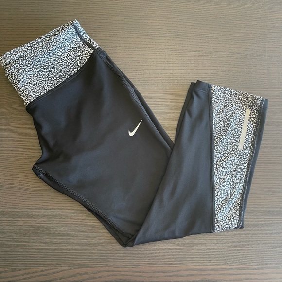 NWOT Nike Dri-Fit Cropped Running Tight Legging - Picture 1 of 3